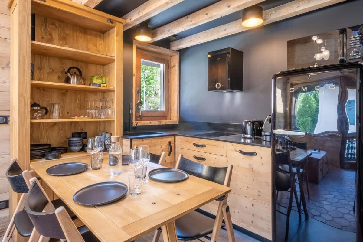 Chalet Racar Pour 4 Personnes, Centre Ville Et Vue Sur La Montagne Chamonix Exterior photo