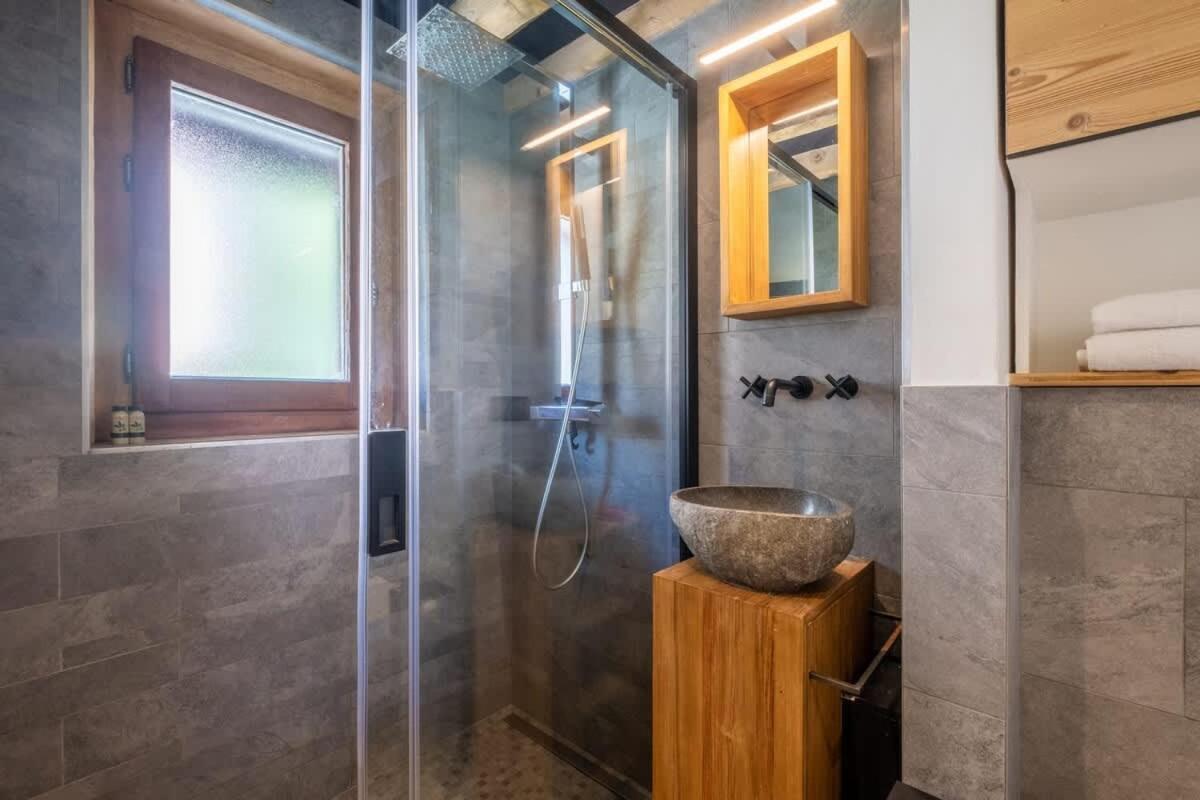 Chalet Racar Pour 4 Personnes, Centre Ville Et Vue Sur La Montagne Chamonix Exterior photo