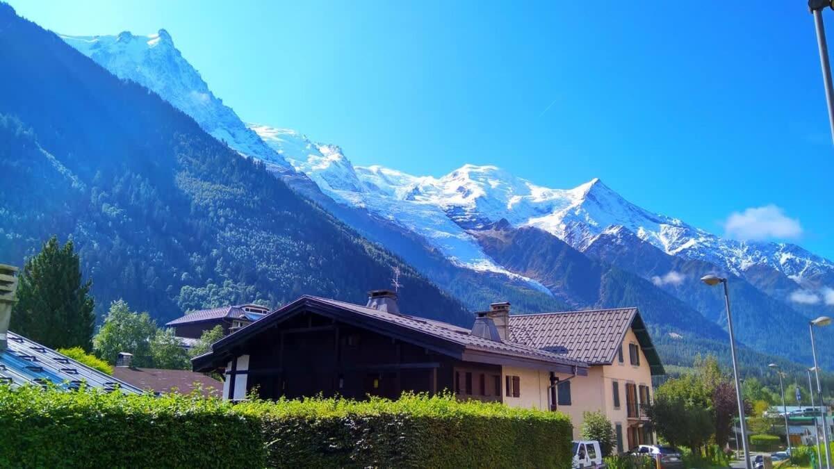 Chalet Racar Pour 4 Personnes, Centre Ville Et Vue Sur La Montagne Chamonix Exterior photo