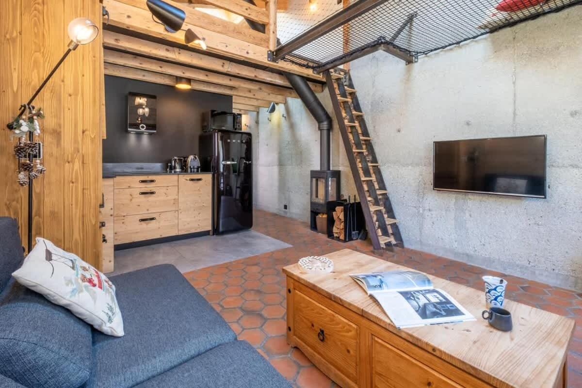 Chalet Racar Pour 4 Personnes, Centre Ville Et Vue Sur La Montagne Chamonix Exterior photo