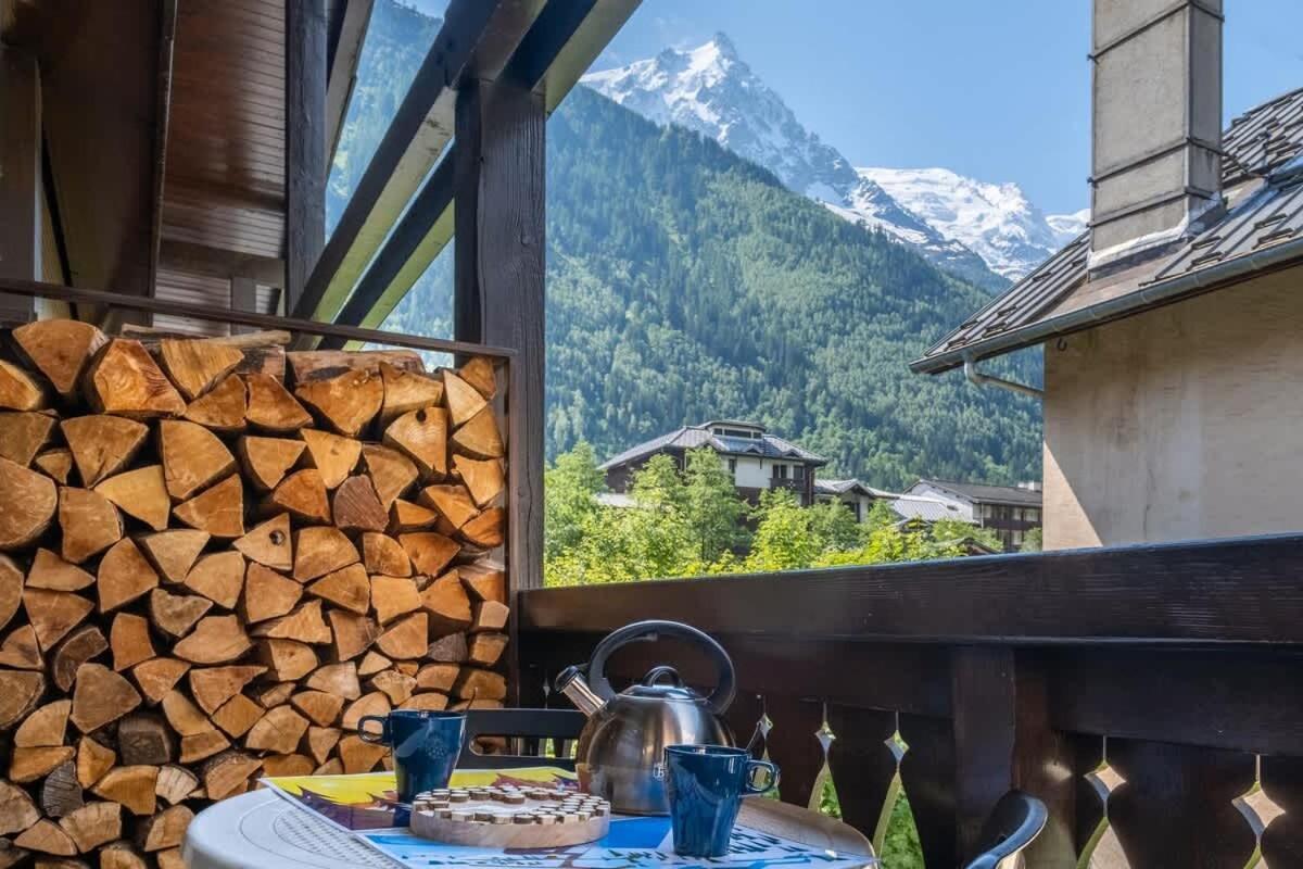 Chalet Racar Pour 4 Personnes, Centre Ville Et Vue Sur La Montagne Chamonix Exterior photo